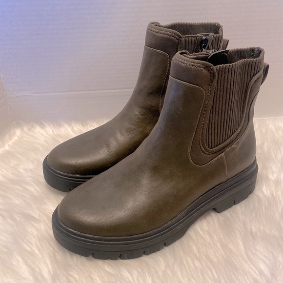 Dr. Scholl's Shoes - New Dr. Scholl’s Olive Craze Chelsea Boot Size 8
